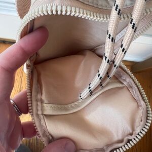 Beis The Water Bottle Sling - Beige